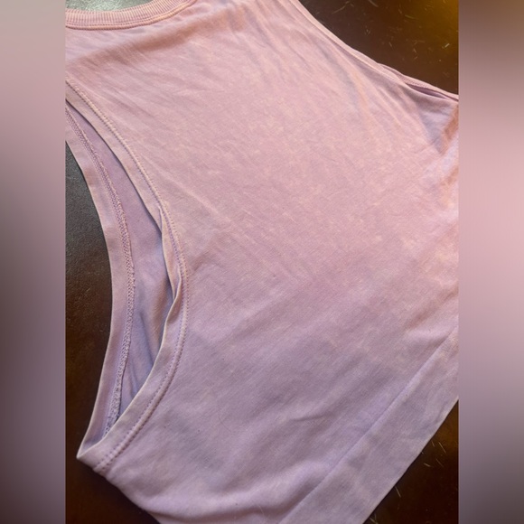 Avocado Crop Top Womens size Medium Light Purple Athletic Sleeveless Muscle Tank - Picture 2 of 2
